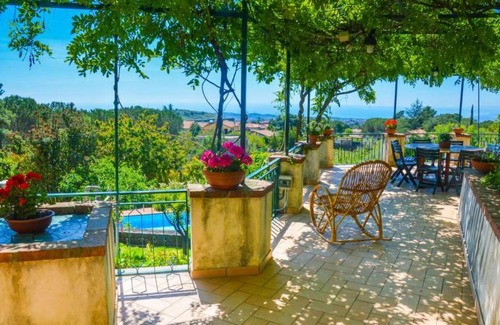 Pedara Villa | Oceanfront Villa 'Nduccia: Top-Rated 4-Star Family Getaway