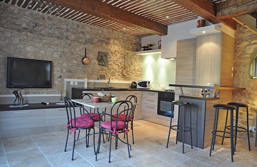 Couteron Villa | Exquisite Villa in Aix-en-Provence with Jacuzzi & Pool