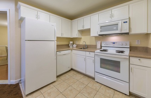 Flint Condo | Relaxing Villa Near Full-Service Marina with Pool & Spa