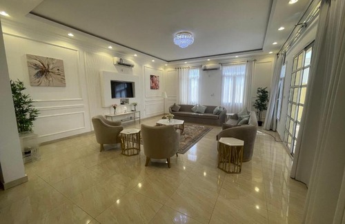 Lusail Villa | Villa Near Lusial Stadium: Family-Friendly Retreat with Pool