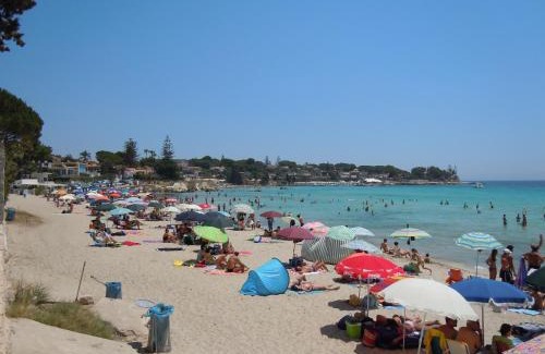 Fontane Bianche Villa | Relax at Villa Cassio: Family-Friendly Getaway by the Sea