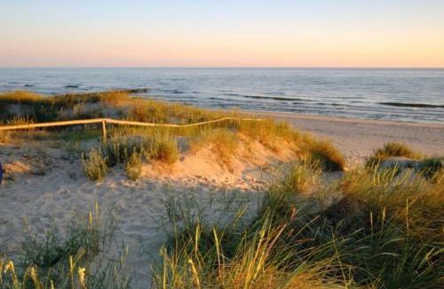 Wyspa Sobieszewska Apartment | Villa Neptun Gdańsk: Oceanfront Escape with 9.9 Rating
