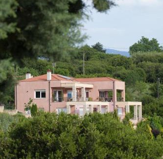 Servia House | Villa Neraida: Guest Rated 9.3 with Breakfast Included
