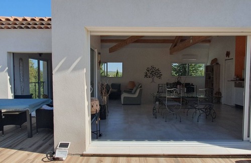 Sollies Pont Villa | Villa Neuve with Pool Near Hyères & Essential Amenities