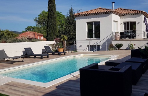 Sollies Pont Villa | Villa Neuve with Pool Near Hyères & Essential Amenities