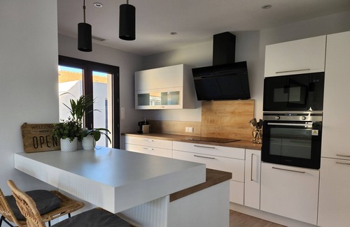 Pia House | Relaxing Villa Neuve with Pool Near Beautiful Beaches