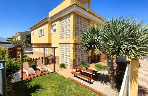 Cullera Ski Chalet | Family-Friendly Retreat Just 50 Meters from the Beach
