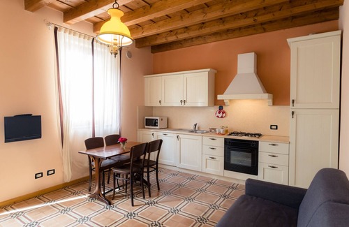 Colognola ai Colli Bed & Breakfast | Villa Nichesola: Ocean View Retreat with Private Pool