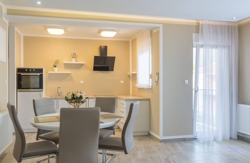 Kastel Novi Villa | Villa Nicolina - Mateo Apartment with Private Sun Deck & Jacuzzi
