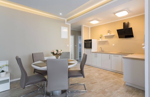 Kastel Novi Villa | Villa Nicolina - Mateo Apartment with Private Sun Deck & Jacuzzi