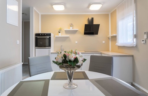 Kastel Novi Villa | Villa Nicolina - Mateo Apartment with Private Sun Deck & Jacuzzi