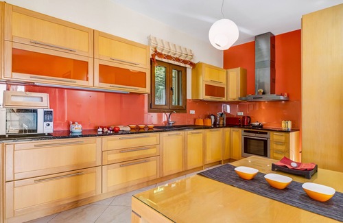 Nidri Villa | Villa "Nidri Hills": Oceanfront Retreat with Garden & Wi-Fi