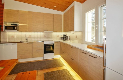 Leppavirta House | Villa Niemi: Relaxing Getaway with Spa & Lake View