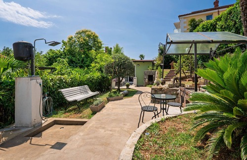 Ika House | Villa Nika Studio by Interhome