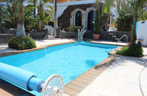 Las Brenas Apartment | Villa Niki: Oceanfront Retreat with Heated Pool & Beach Access