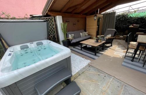 Izola Villa | Villa Noa: Relax with Jacuzzi, Sauna & Oceanfront Views