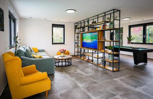 Valica Villa | Villa Noel: Oceanfront Escape with Stunning Views and Pool