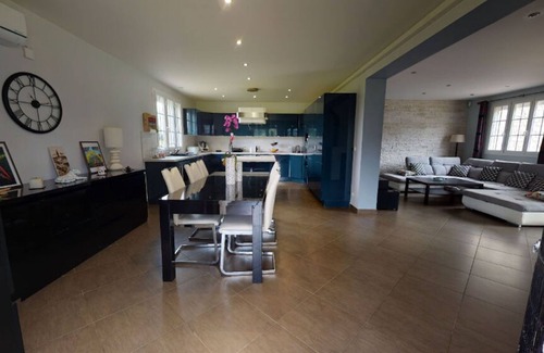 Saint-Pierre-des-Ifs Villa | Villa Normandie: Ideal Getaway with Jacuzzi & Spa Amenities