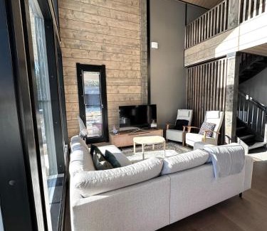 Rovaniemi Villa | Villa Norvahovi - Lake view, sauna and wood interior