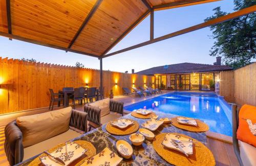 Bezirgan Villa | Villa Nostalji: Oceanfront Escape with Private Pool