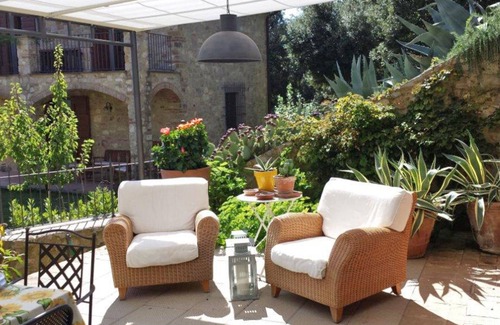 Villa A Sesta Apartment | Villa Nova: Idyllic Country House with Pool in Chianti