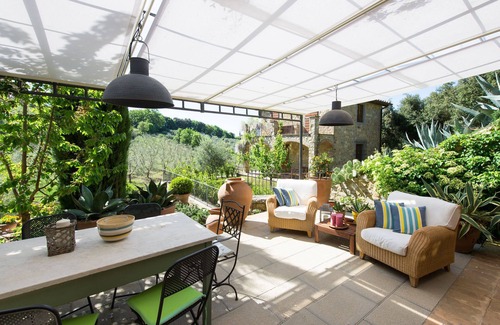 Villa A Sesta Apartment | Villa Nova: Idyllic Country House with Pool in Chianti