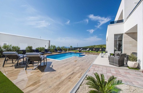 Novalja Villa | Relax at Villa Novalis with Private Pool & Pet-Friendly Amenities