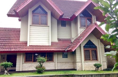 Lembang Villa | Family-Friendly Villa Nuansa Alam with Kitchen Amenities