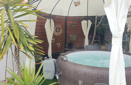 Le Grau-dʼAgde House | Villa Nyvioni: Poolside Retreat Near the Sea with Spa