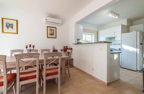 Portimao Villa | Villa Oásis: Private Pool, Tennis & Jacuzzi Awaits You