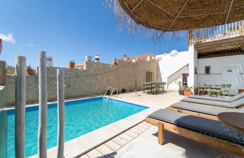 Carrapateira Villa | Oceanfront Villa O Altinho with Pool & Family-Friendly Access
