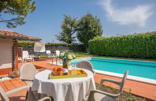 San Benedetto di Lugana Villa | Villa Oasi: Private Pool Retreat for Families & Pets