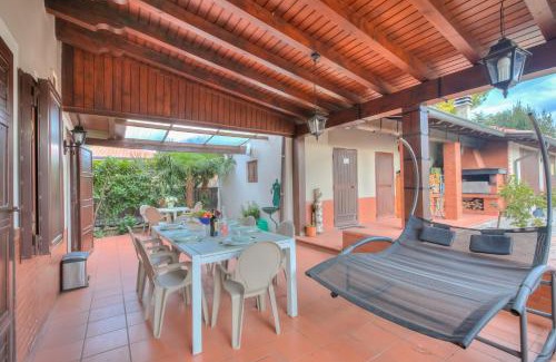 San Benedetto di Lugana Villa | Villa Oasi: Private Pool Retreat for Families & Pets