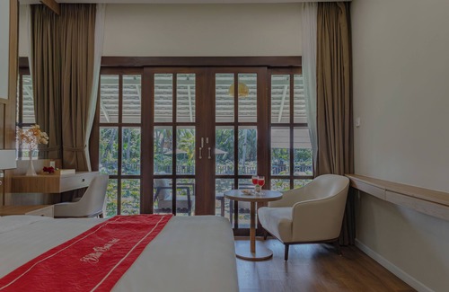 Luang Prabang Hotel | Relax at Villa Oasis Luang Prabang with Pool & Breakfast