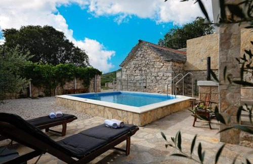 Siroke House | Inviting Villa Oaza Primošten with Heated Pool, Rated 9.8