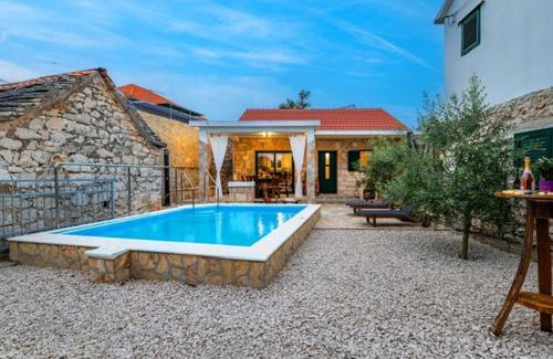 Siroke House | Inviting Villa Oaza Primošten with Heated Pool, Rated 9.8
