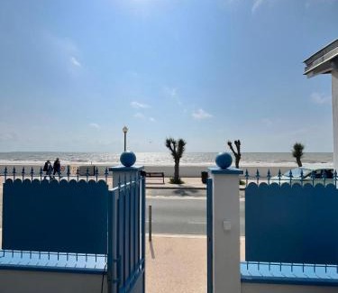 Quartier du Casino Villa | Villa Océan: Oceanfront Escape with Private Beach Access