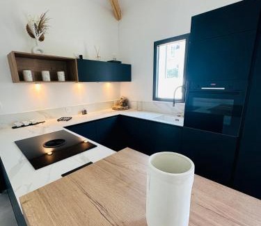 Quartier du Casino Villa | Villa Océan: Oceanfront Escape with Private Beach Access