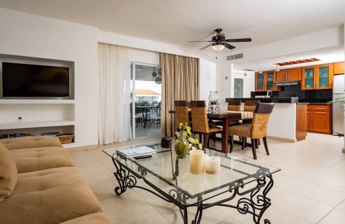 Punta Cancun Villa | Villa oceanfront in hotel complex