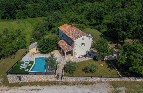 Marceljani Villa | Relaxing Villa Octingenti in Marceljani with Ocean View