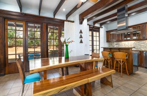 Tamarindo Villa | Discover Villa Olas: Family-Friendly 4-Star Retreat