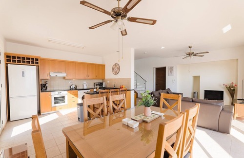 Tremithousa Villa | Villa Oleander: 4 Bedroom Escape with Private Pool & Views