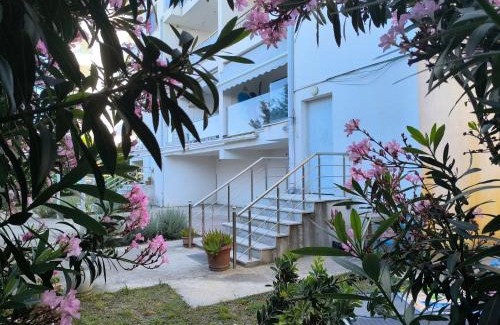 Durres Apartment | Villa Oleander: Oceanfront Retreat with 10/10 Guest Rating