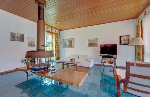 Sale Marasino Villa | Villa Olivella: Oceanfront Escape with 9/10 Guest Rating