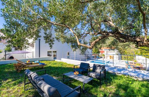 Zaton Villa | Villa Olivila: Oceanfront Retreat with Perfect Guest Ratings
