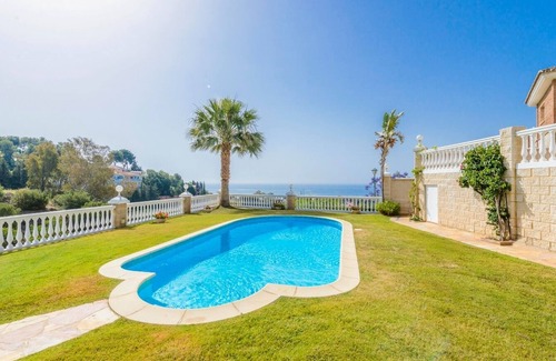 Benalmadena Villa | Discover Villa Olmedo Benalmádena: Oceanfront Oasis