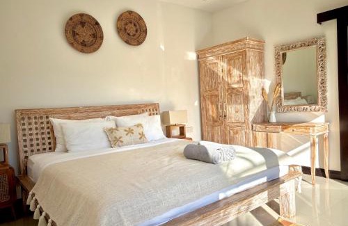 Sunset Road Villa | Villa Omarama Seminyak Beach