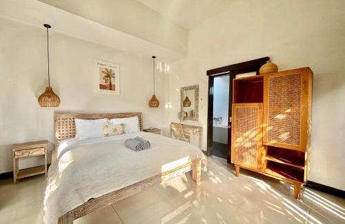 Sunset Road Villa | Villa Omarama Seminyak Beach