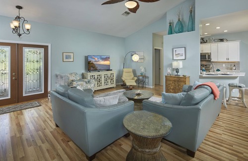 Falcons Glen House | Beautiful Villa with Private Heated Pool on Golf Course