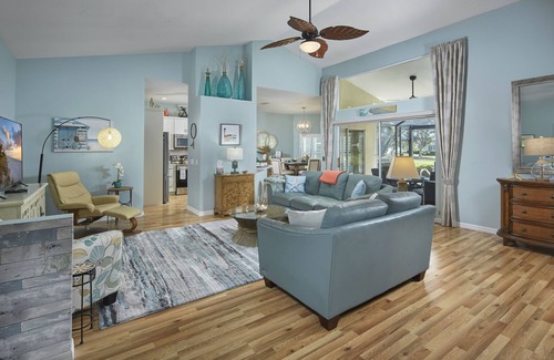 Falcons Glen House | Beautiful Villa with Private Heated Pool on Golf Course